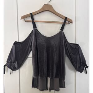 Romeo and Juliet Couture Cold Shoulder Top SMALL Gray Open Back